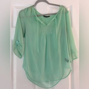 Express light green 3/4 sleeve shirt